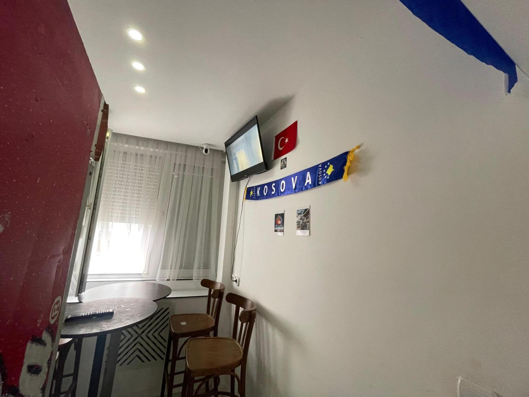 Shesh Hostel Prishtine Bagian luar foto
