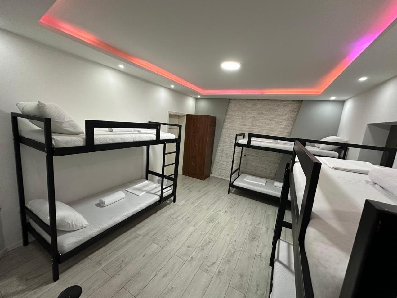 Shesh Hostel Prishtine Bagian luar foto