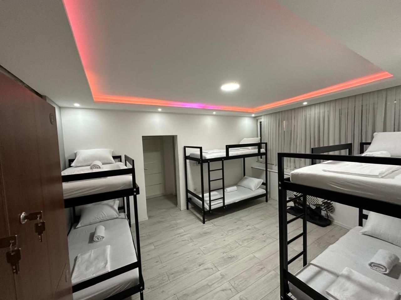Shesh Hostel Prishtine Bagian luar foto