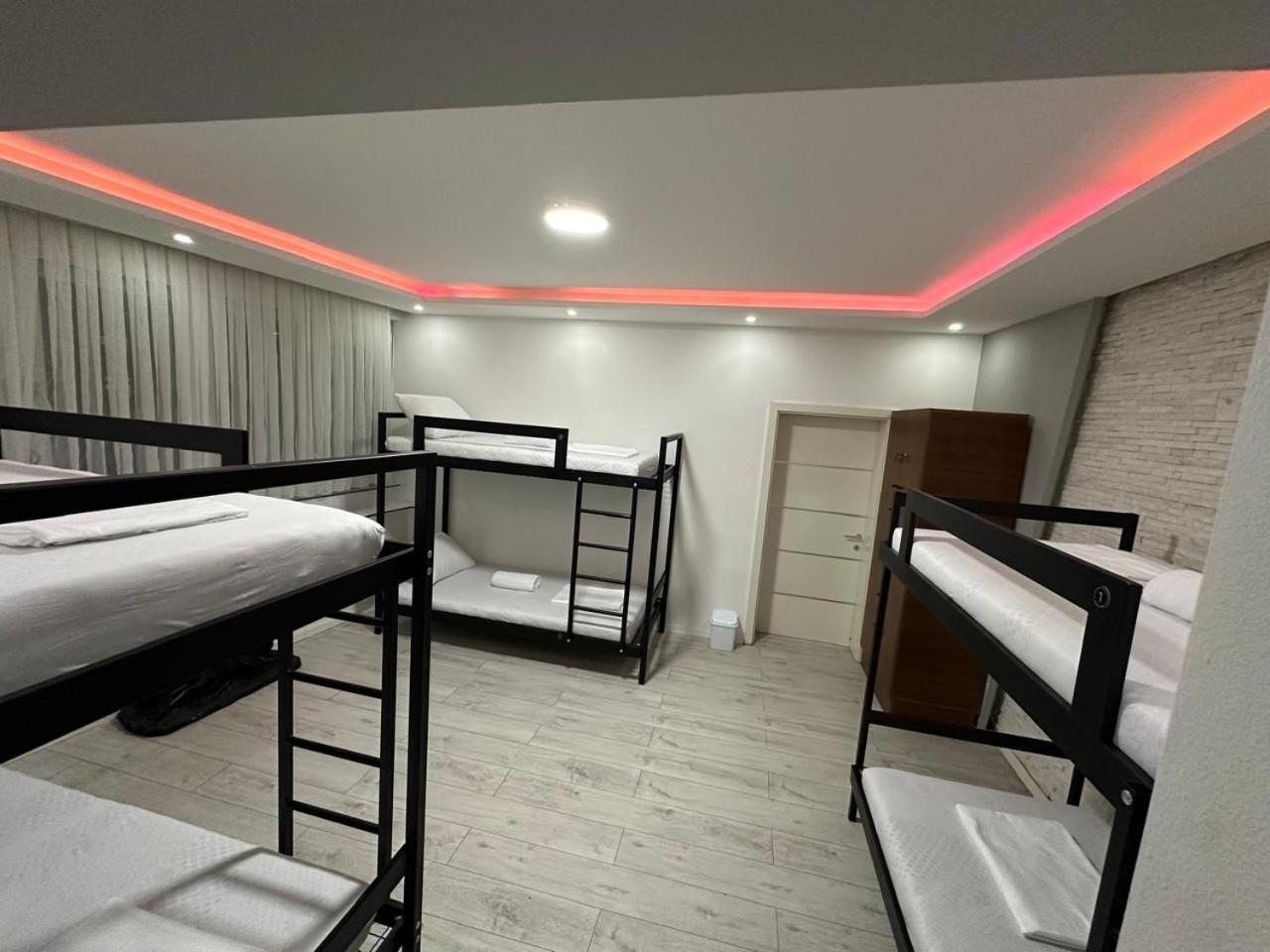 Shesh Hostel Prishtine Bagian luar foto