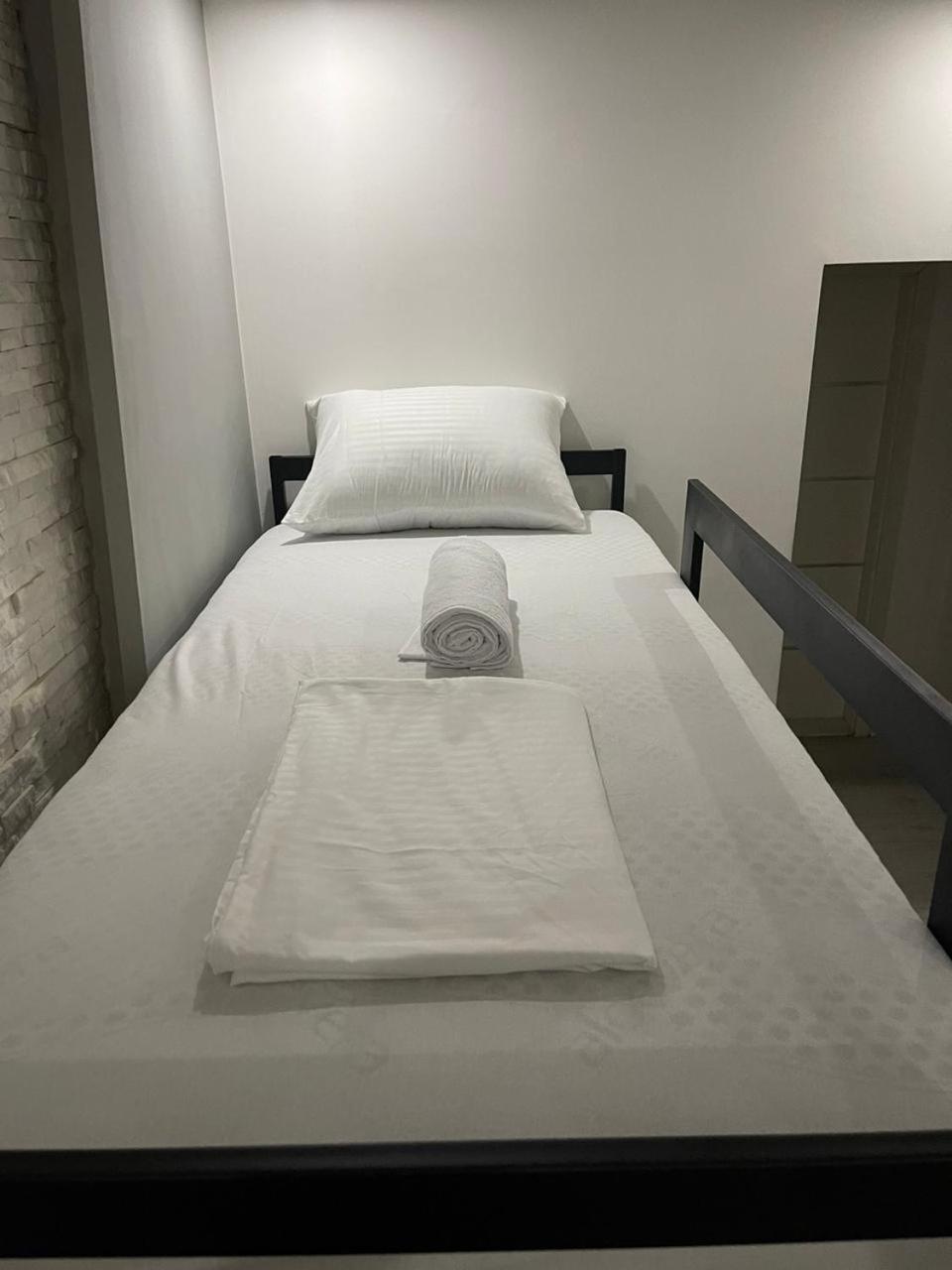 Shesh Hostel Prishtine Bagian luar foto