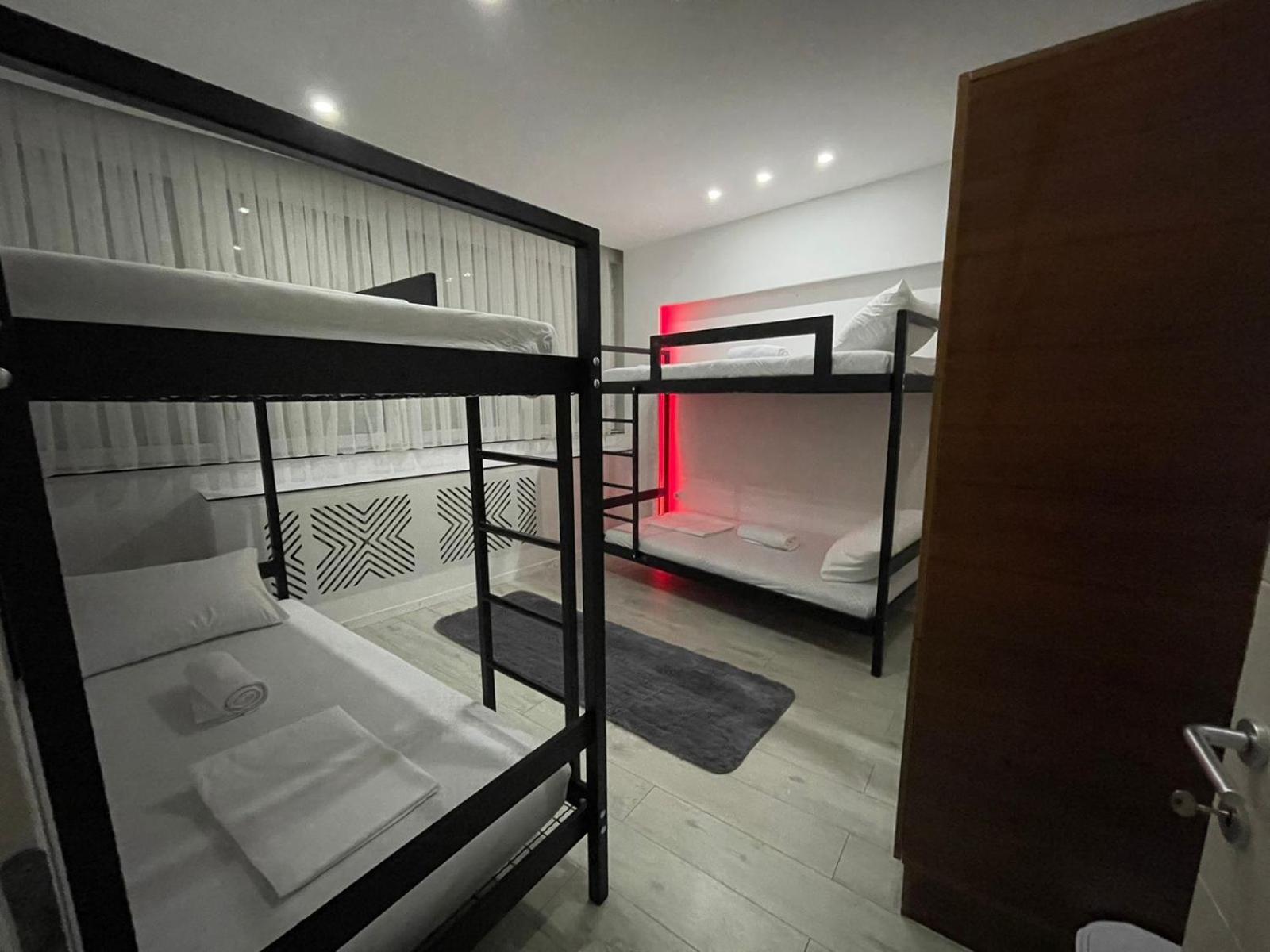 Shesh Hostel Prishtine Bagian luar foto