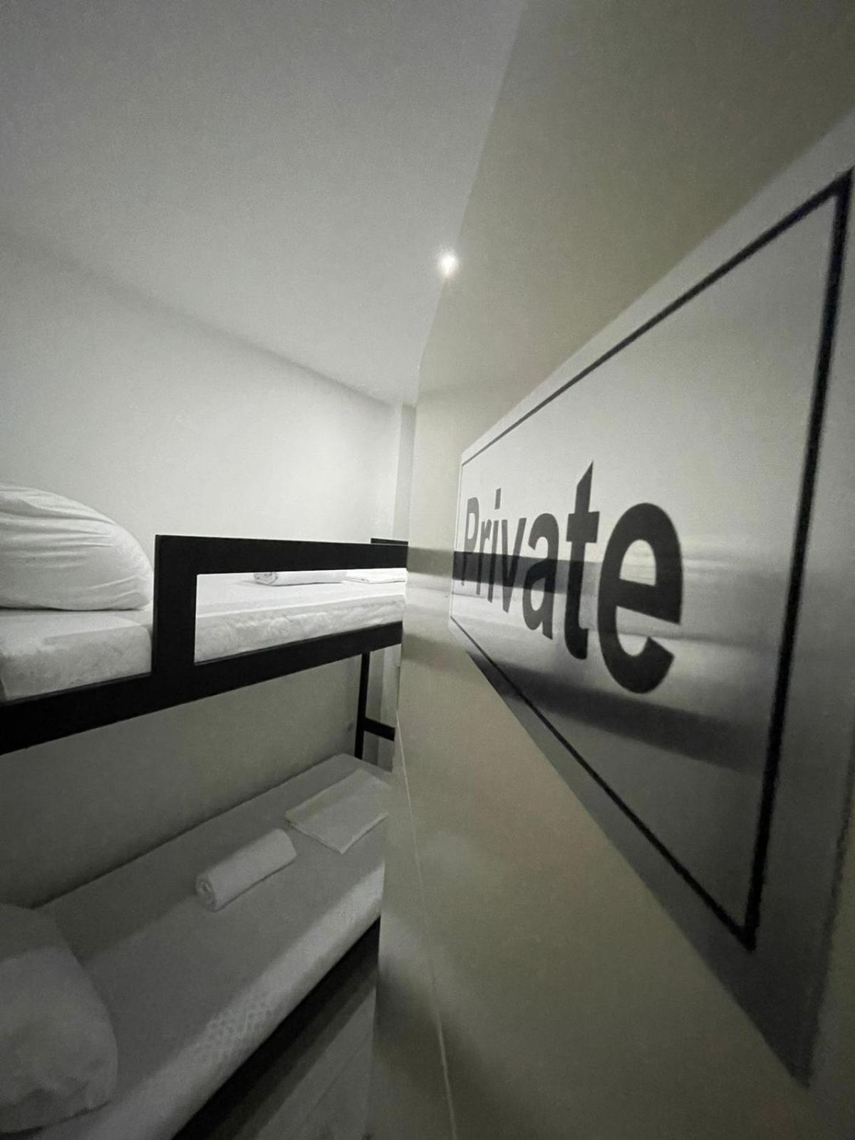 Shesh Hostel Prishtine Bagian luar foto