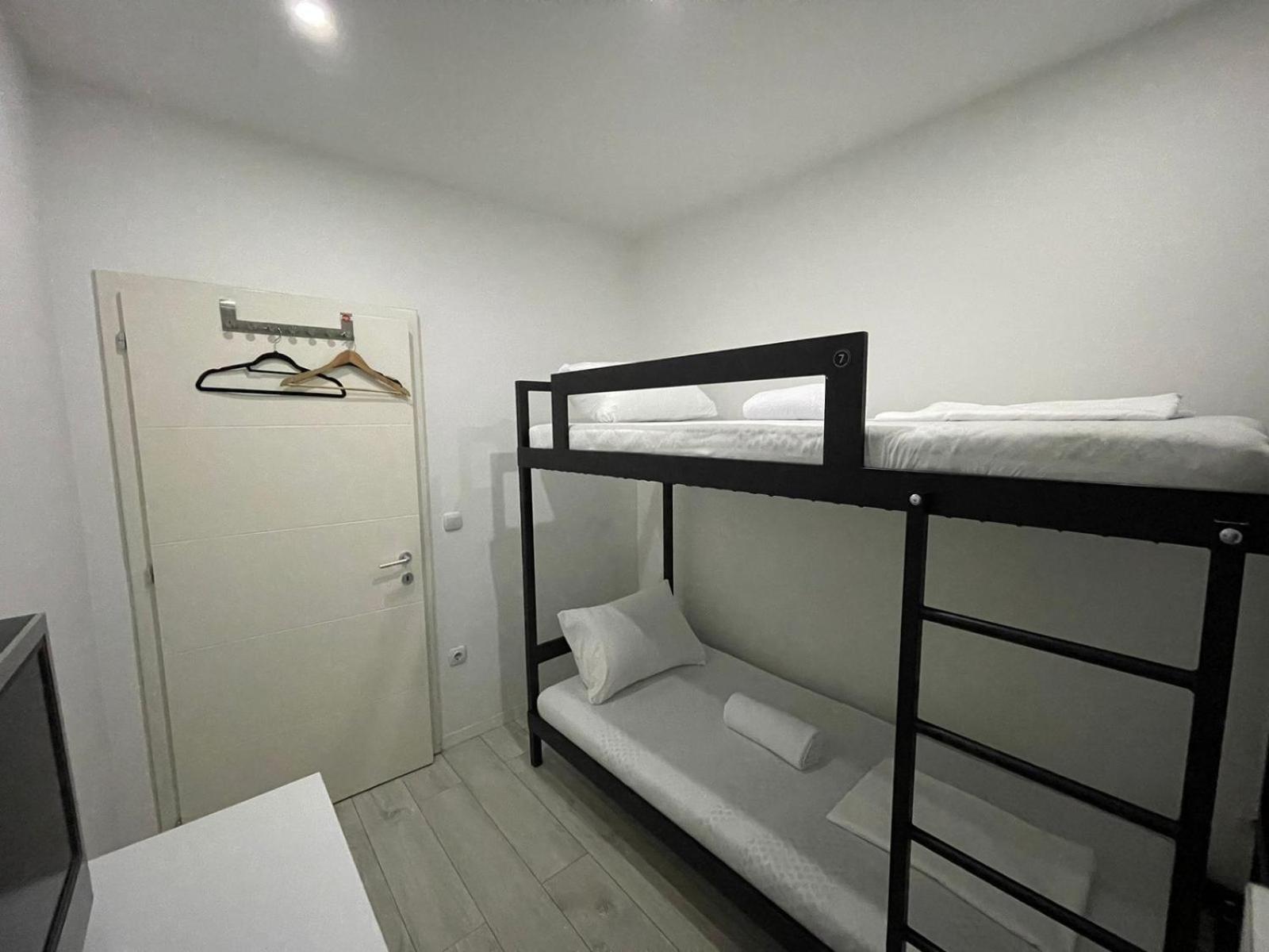 Shesh Hostel Prishtine Bagian luar foto