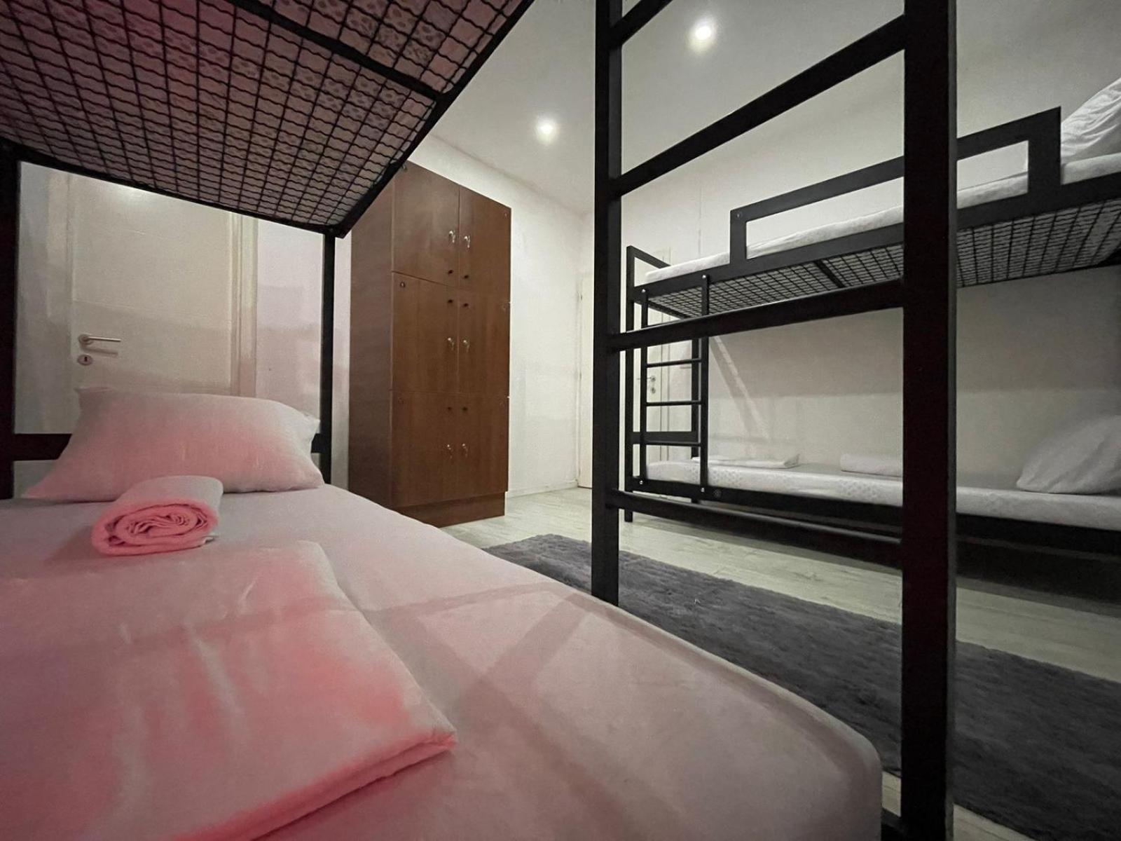 Shesh Hostel Prishtine Bagian luar foto