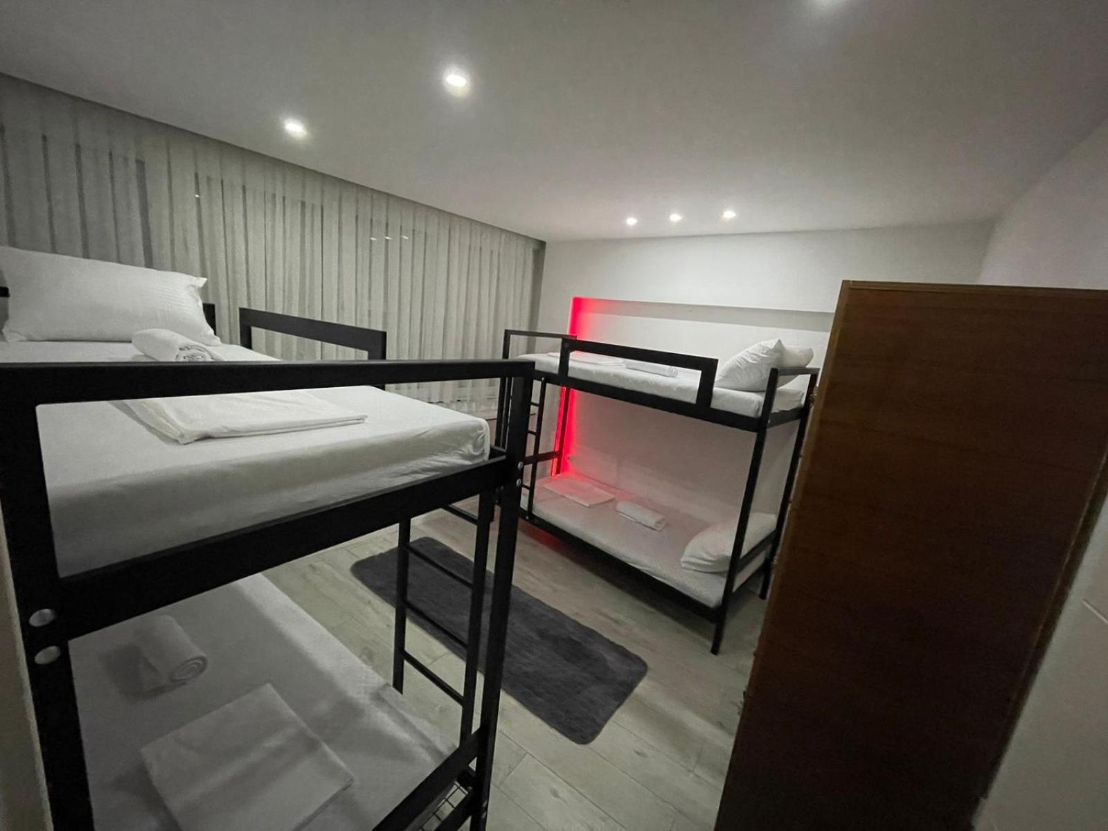 Shesh Hostel Prishtine Bagian luar foto