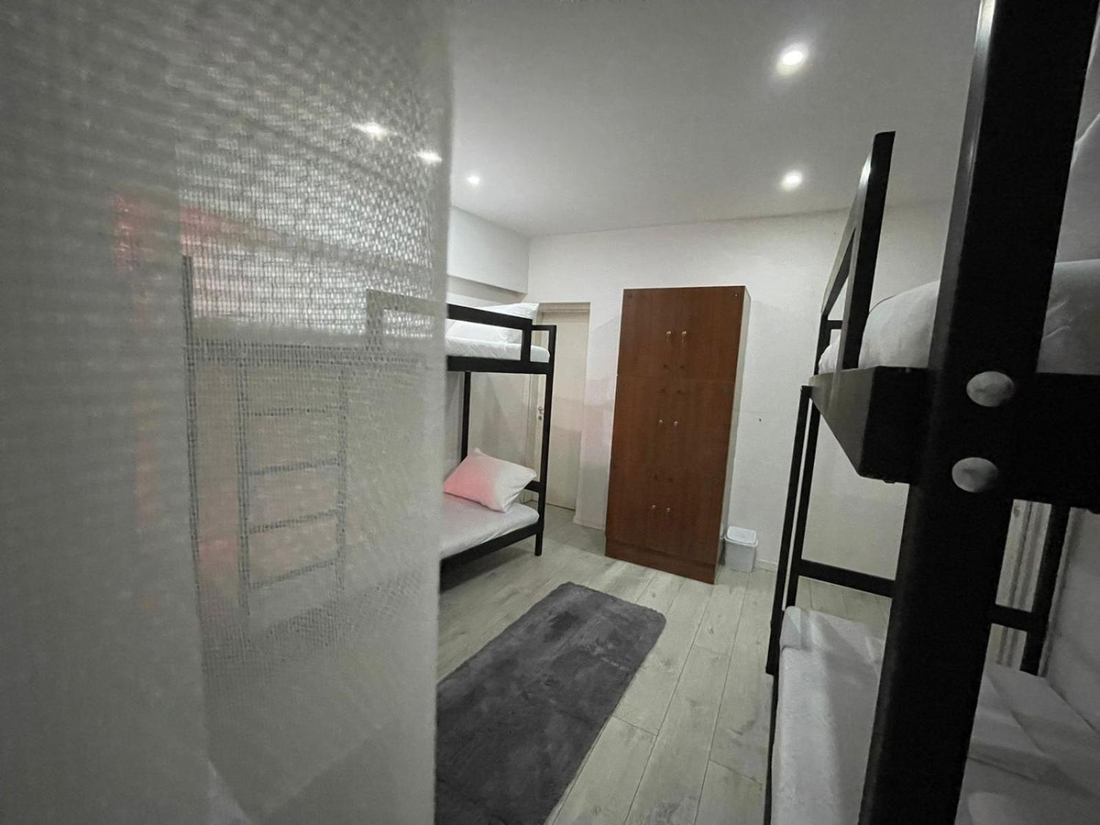 Shesh Hostel Prishtine Bagian luar foto